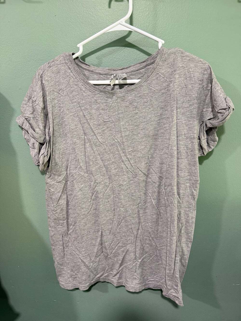 H&M Divided Basic T-Shirt Size M Gray Cuffed Short Sleeve